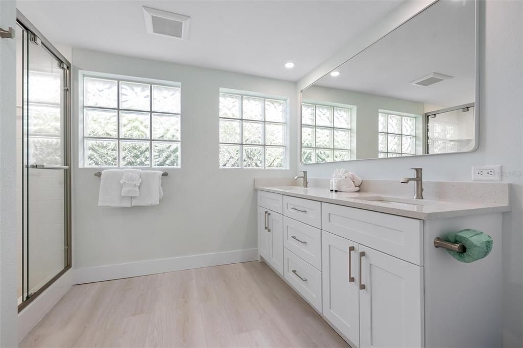 For Sale: $2,130,000 (3 beds, 2 baths, 1365 Square Feet)