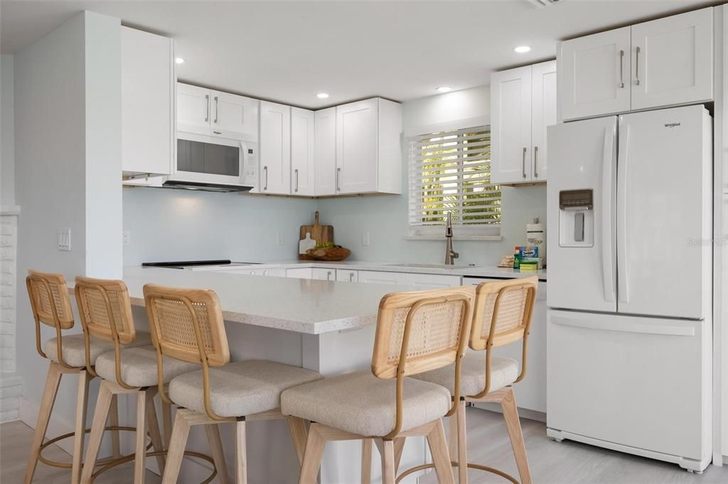 For Sale: $2,130,000 (3 beds, 2 baths, 1365 Square Feet)