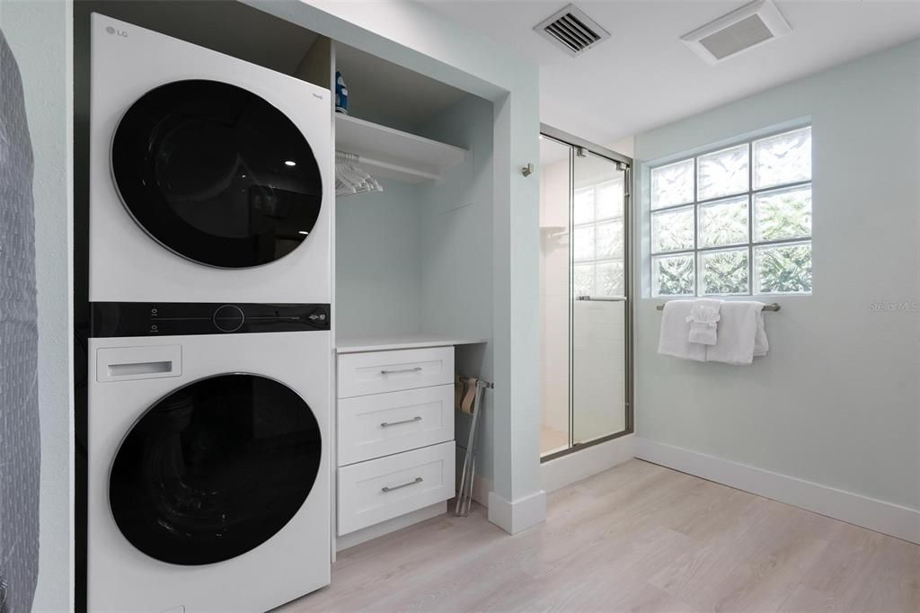 For Sale: $2,130,000 (3 beds, 2 baths, 1365 Square Feet)