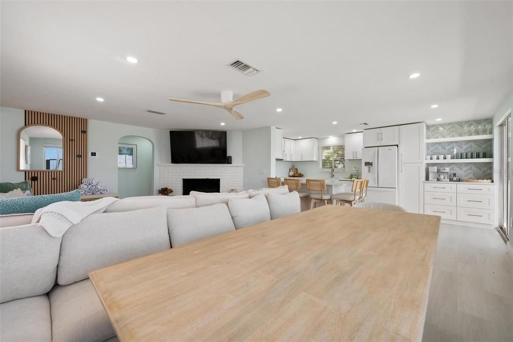 For Sale: $2,130,000 (3 beds, 2 baths, 1365 Square Feet)