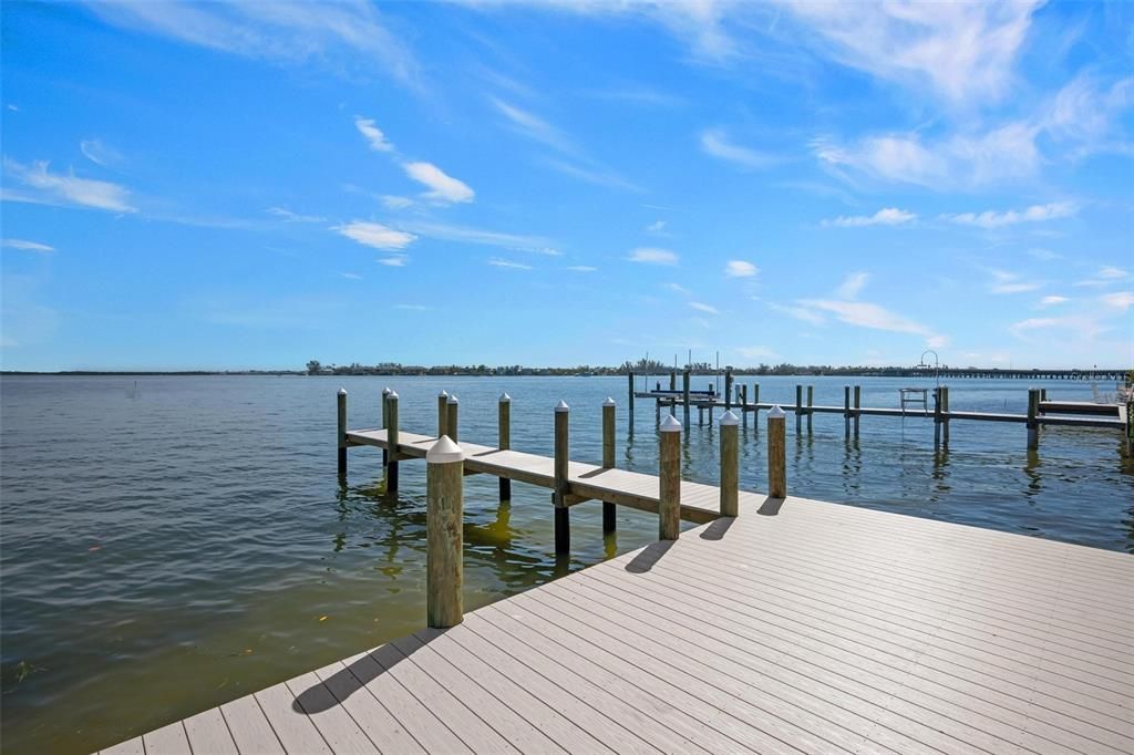 For Sale: $2,130,000 (3 beds, 2 baths, 1365 Square Feet)