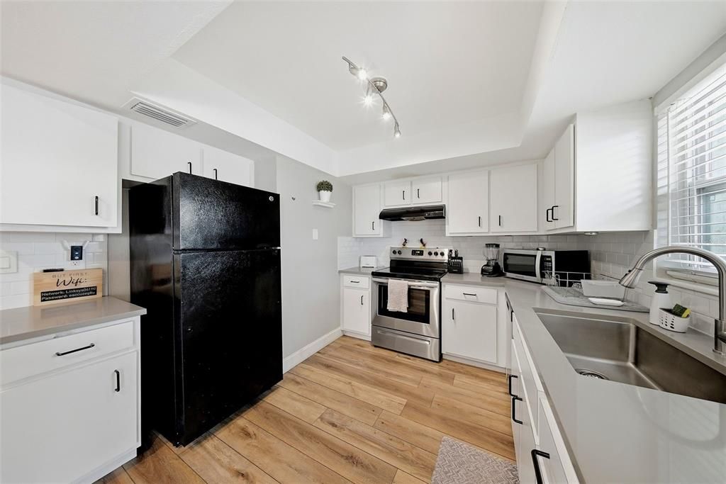 For Sale: $399,000 (4 beds, 2 baths, 1206 Square Feet)