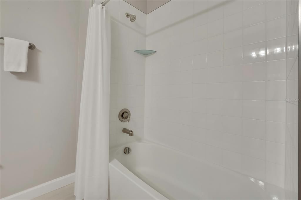 En Venta: $239,900 (2 camas, 2 baños, 1405 Pies cuadrados)