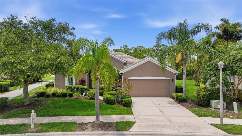 For Sale: $525,000 (3 beds, 2 baths, 1961 Square Feet)