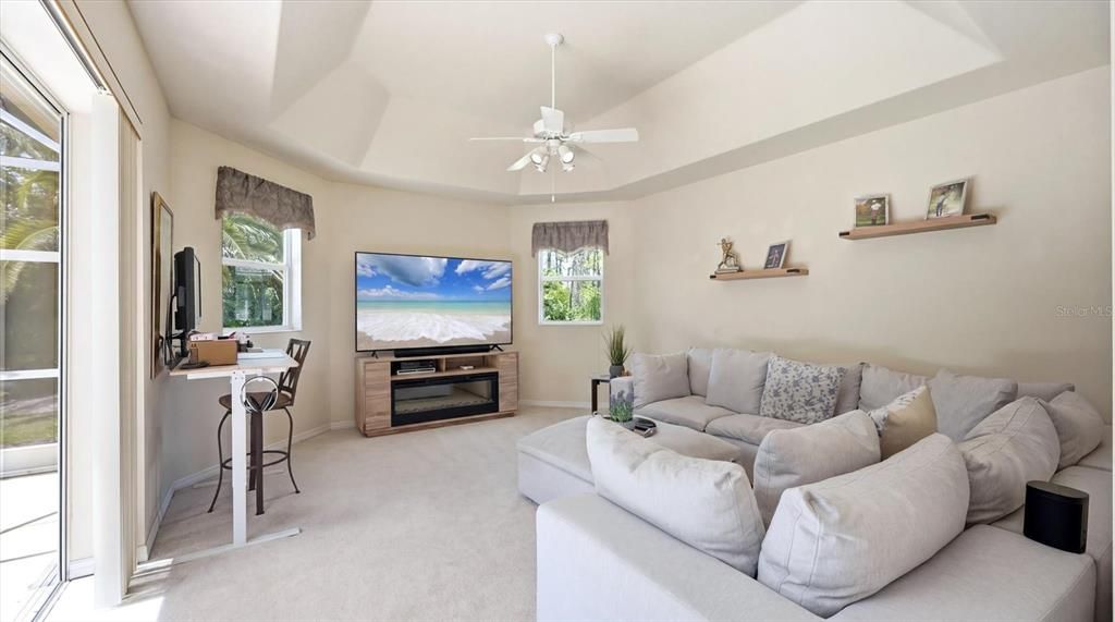 For Sale: $525,000 (3 beds, 2 baths, 1961 Square Feet)