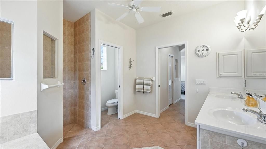 For Sale: $525,000 (3 beds, 2 baths, 1961 Square Feet)