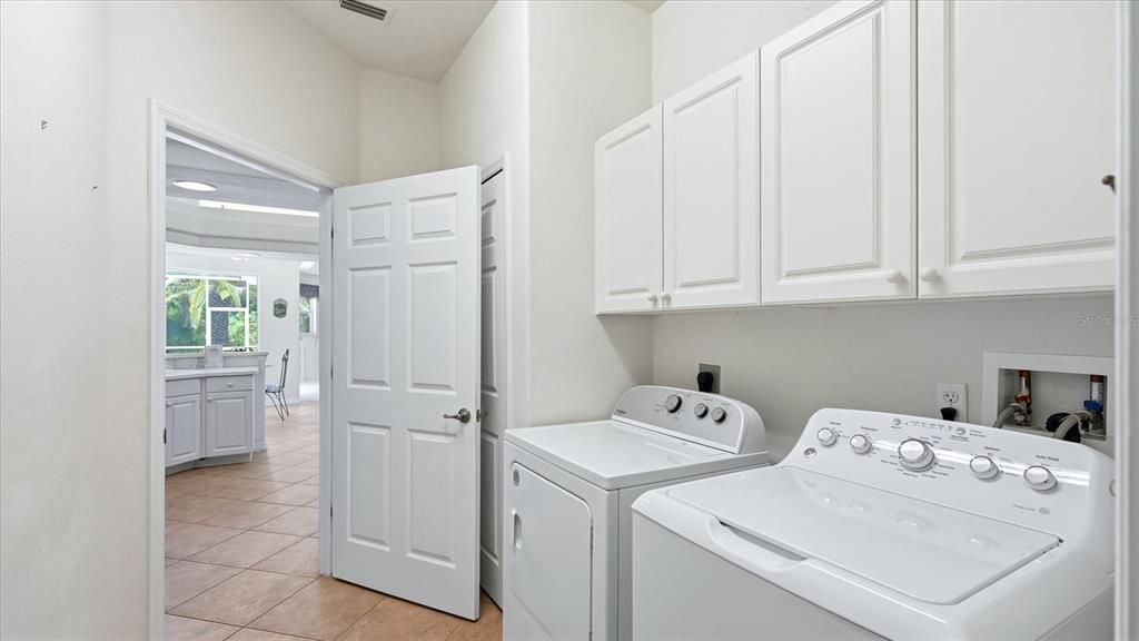 For Sale: $525,000 (3 beds, 2 baths, 1961 Square Feet)