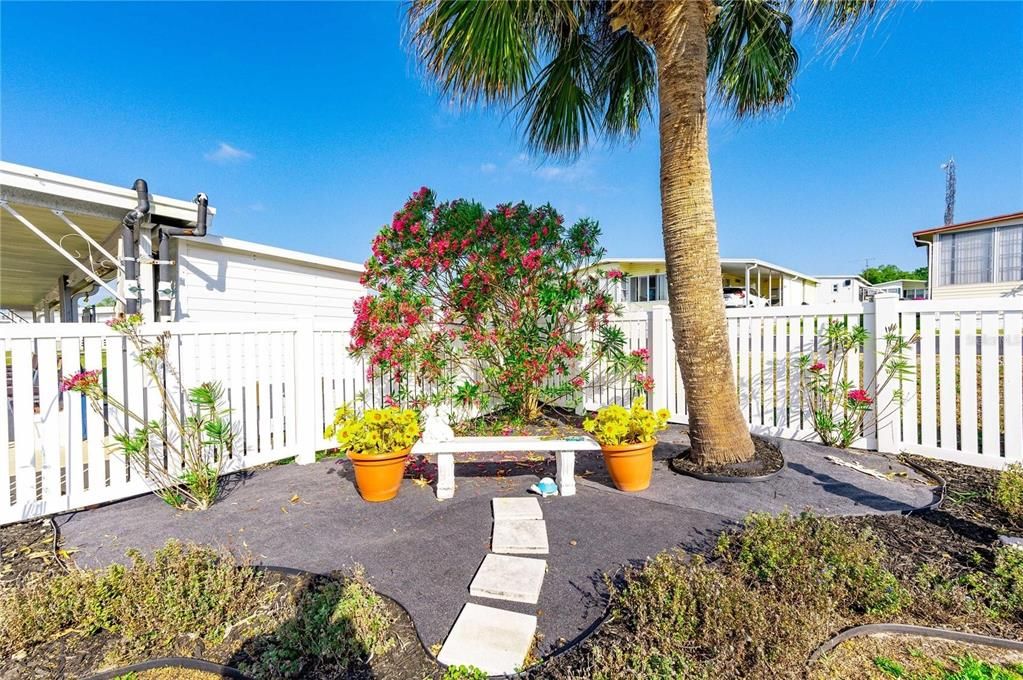 For Sale: $115,000 (2 beds, 2 baths, 888 Square Feet)