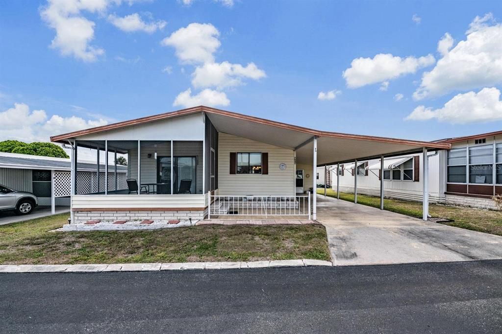 For Sale: $115,000 (2 beds, 2 baths, 888 Square Feet)