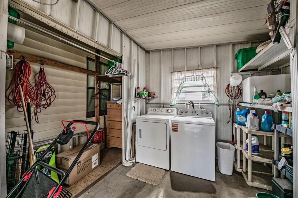 For Sale: $115,000 (2 beds, 2 baths, 888 Square Feet)
