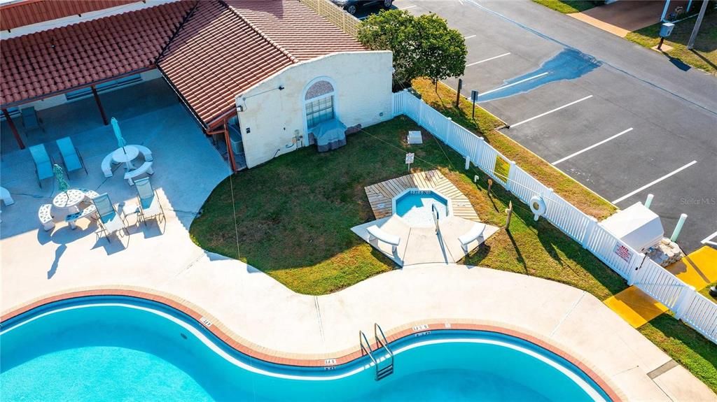 For Sale: $115,000 (2 beds, 2 baths, 888 Square Feet)