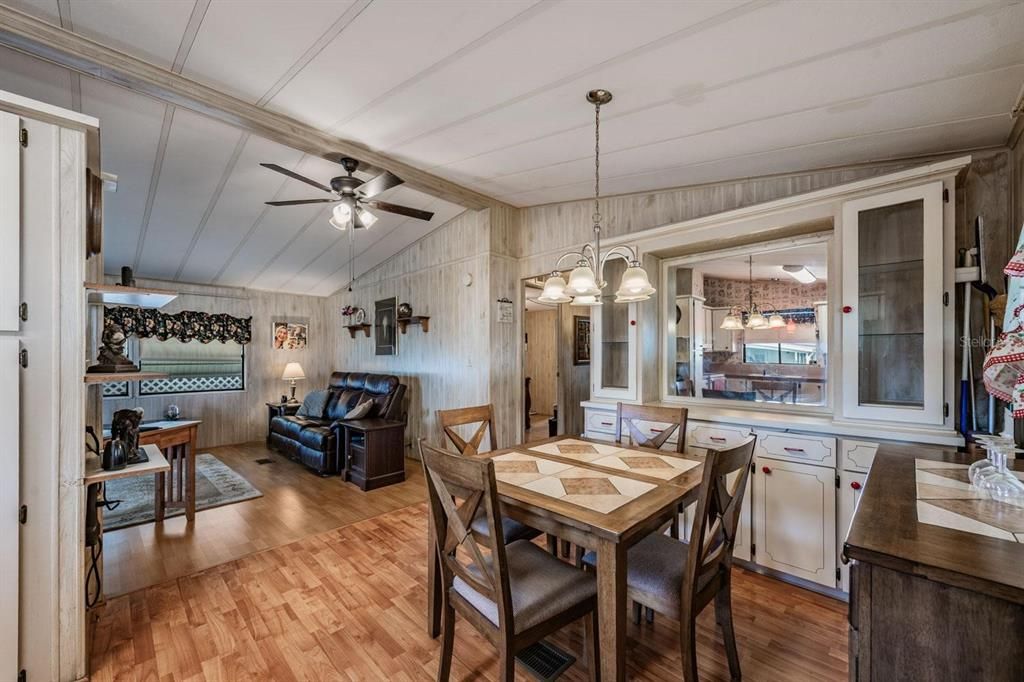 For Sale: $115,000 (2 beds, 2 baths, 888 Square Feet)
