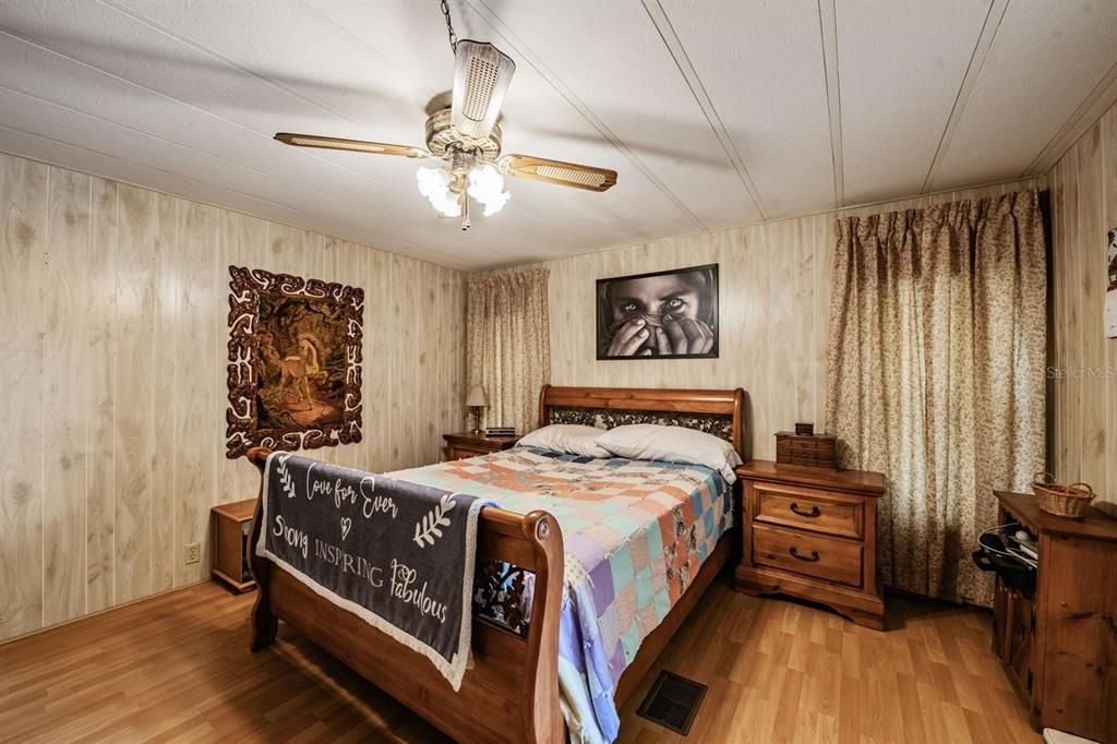 For Sale: $115,000 (2 beds, 2 baths, 888 Square Feet)