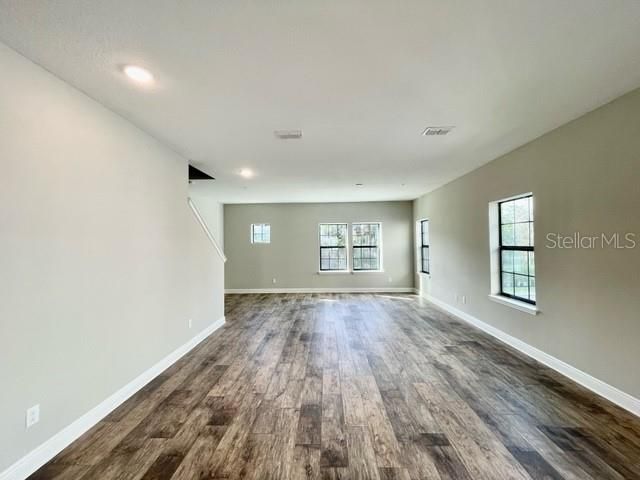 For Rent: $3,245 (4 beds, 3 baths, 2359 Square Feet)