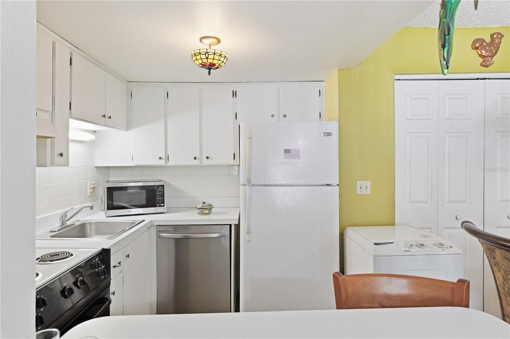 For Sale: $85,000 (1 beds, 1 baths, 710 Square Feet)