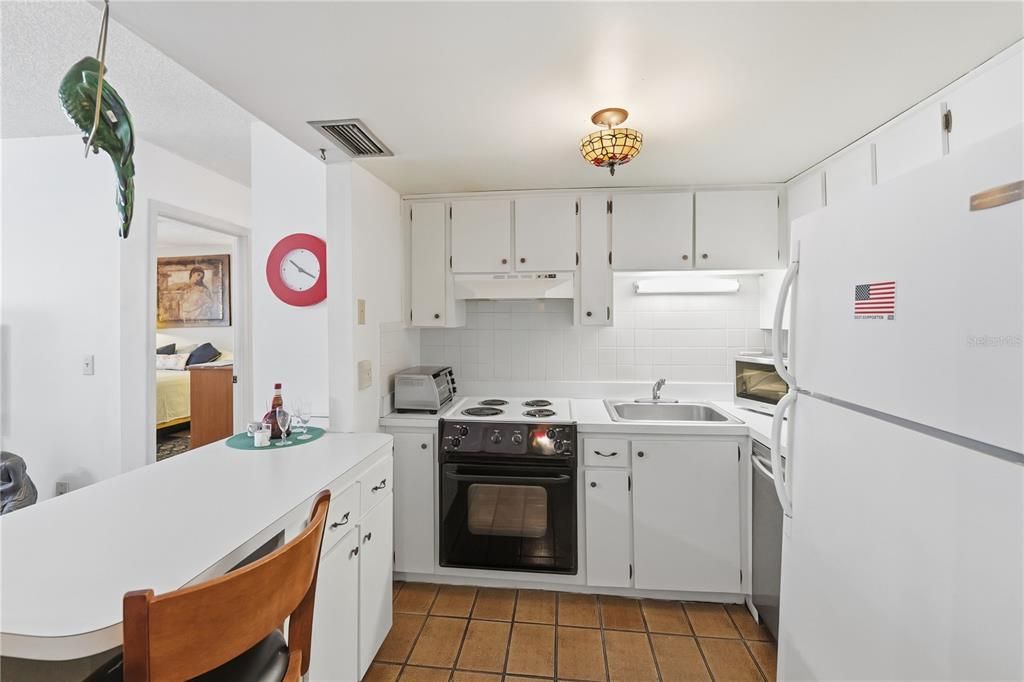 For Sale: $85,000 (1 beds, 1 baths, 710 Square Feet)