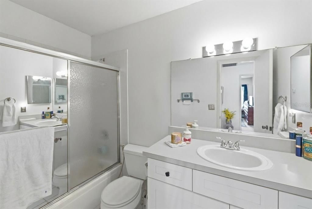 For Sale: $85,000 (1 beds, 1 baths, 710 Square Feet)