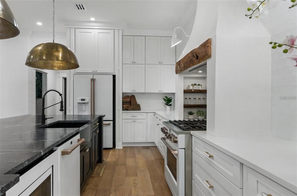 En Venta: $1,995,000 (4 camas, 3 baños, 3595 Pies cuadrados)