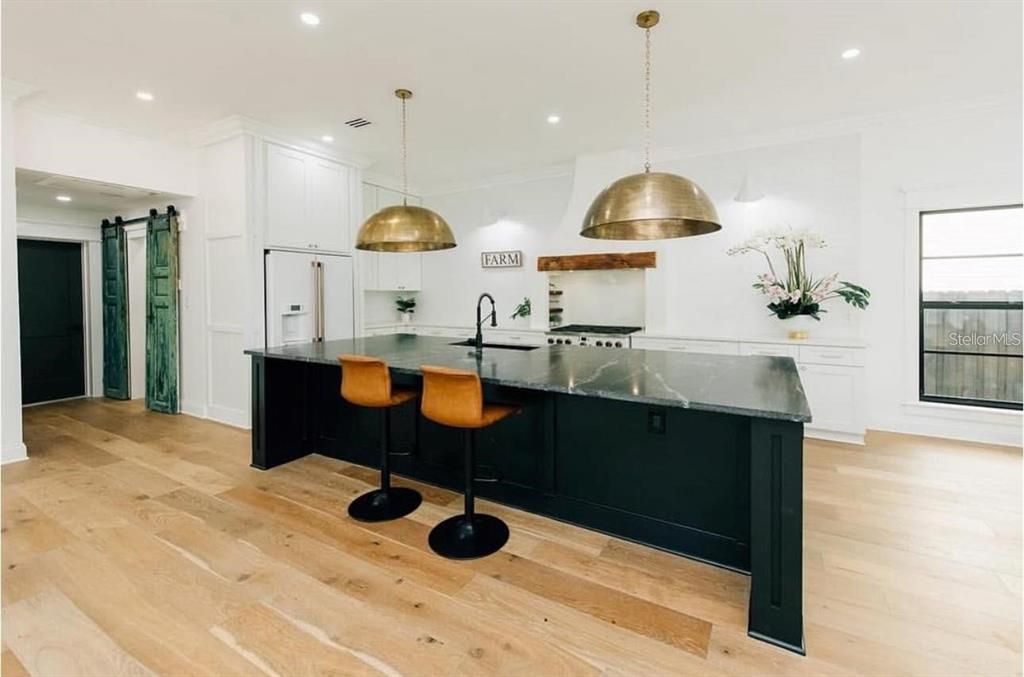 En Venta: $1,995,000 (4 camas, 3 baños, 3595 Pies cuadrados)