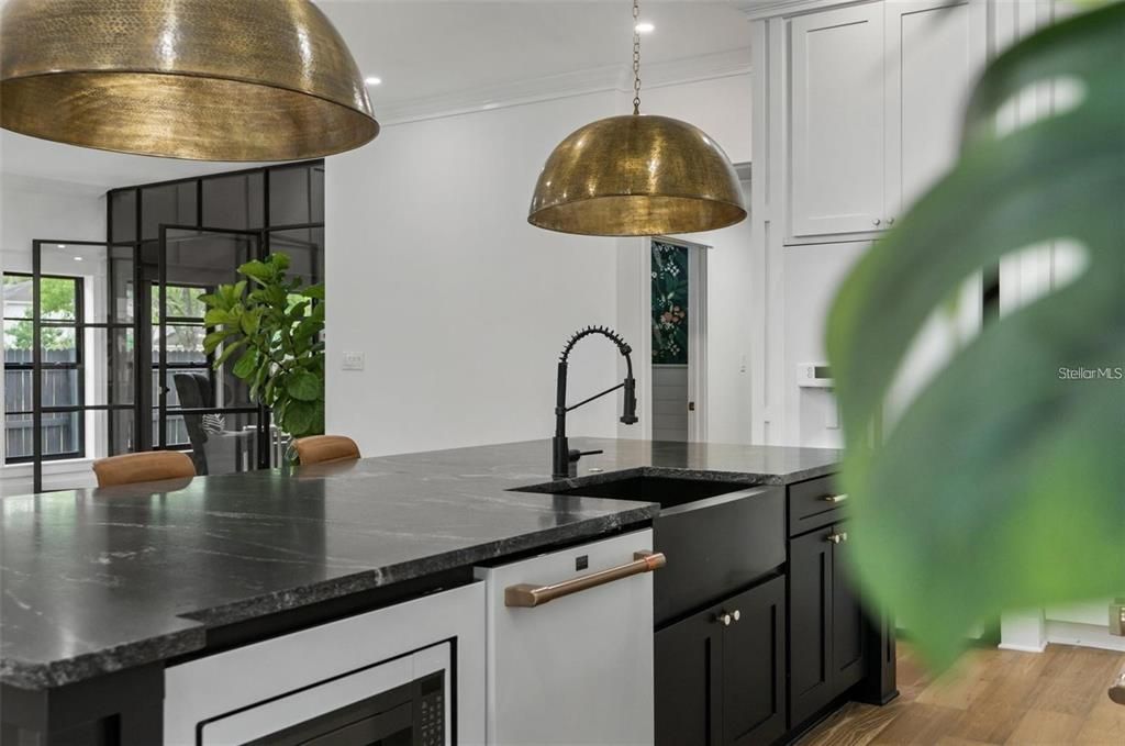 En Venta: $1,995,000 (4 camas, 3 baños, 3595 Pies cuadrados)