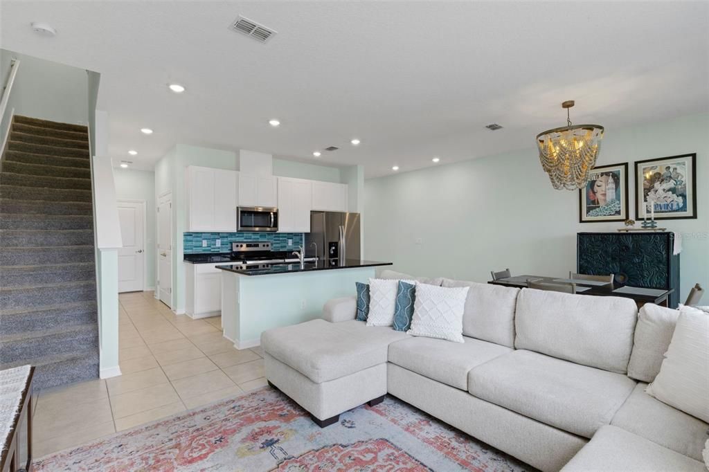 For Sale: $342,500 (3 beds, 2 baths, 1961 Square Feet)