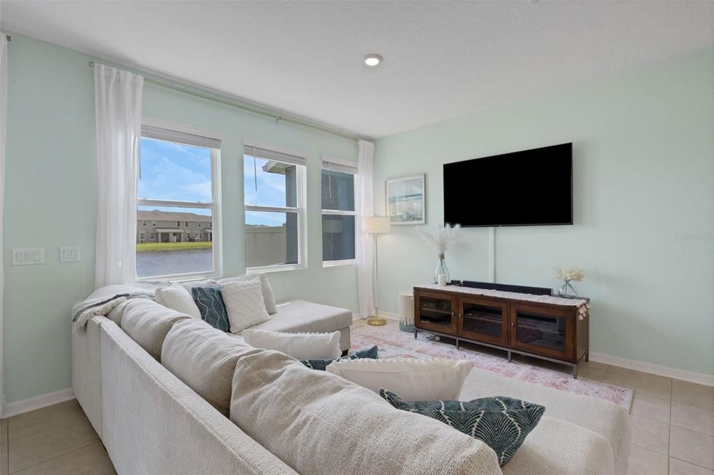For Sale: $342,500 (3 beds, 2 baths, 1961 Square Feet)