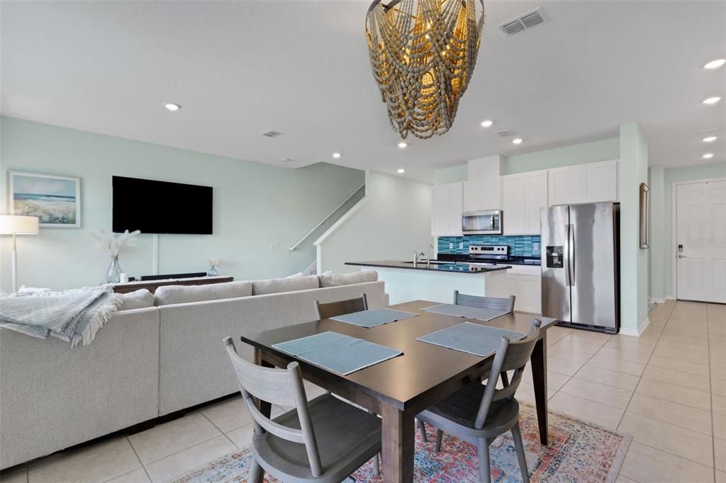 For Sale: $342,500 (3 beds, 2 baths, 1961 Square Feet)