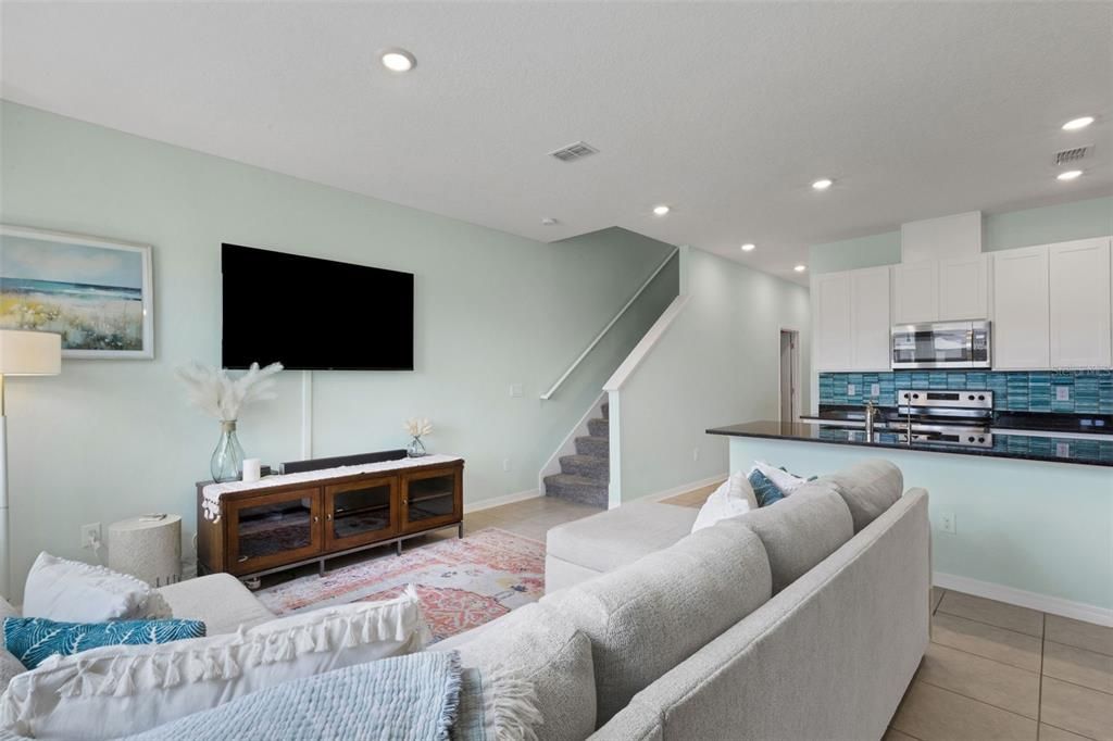 For Sale: $342,500 (3 beds, 2 baths, 1961 Square Feet)