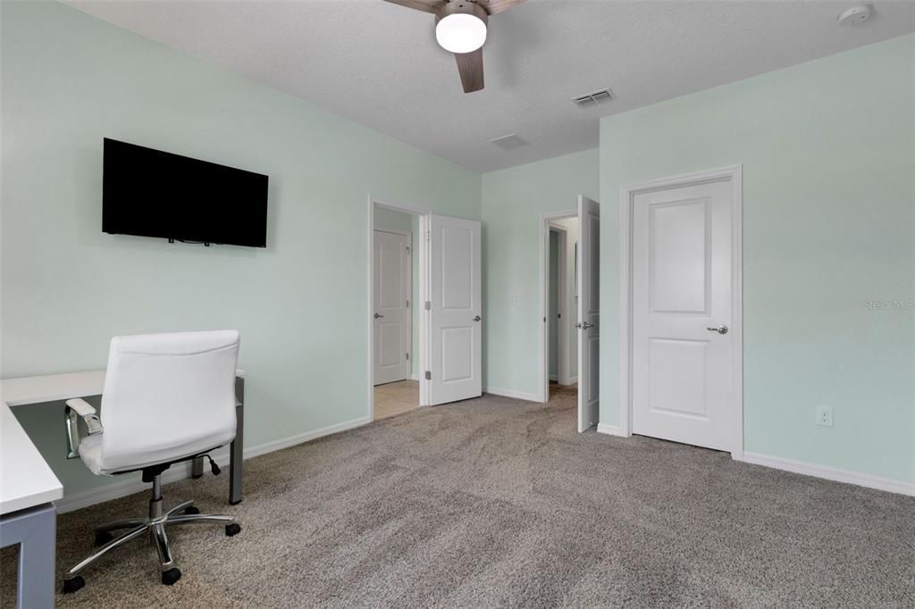 For Sale: $342,500 (3 beds, 2 baths, 1961 Square Feet)