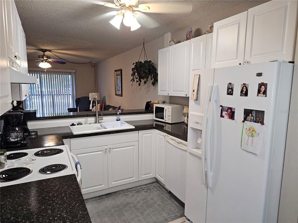For Sale: $140,000 (2 beds, 2 baths, 960 Square Feet)