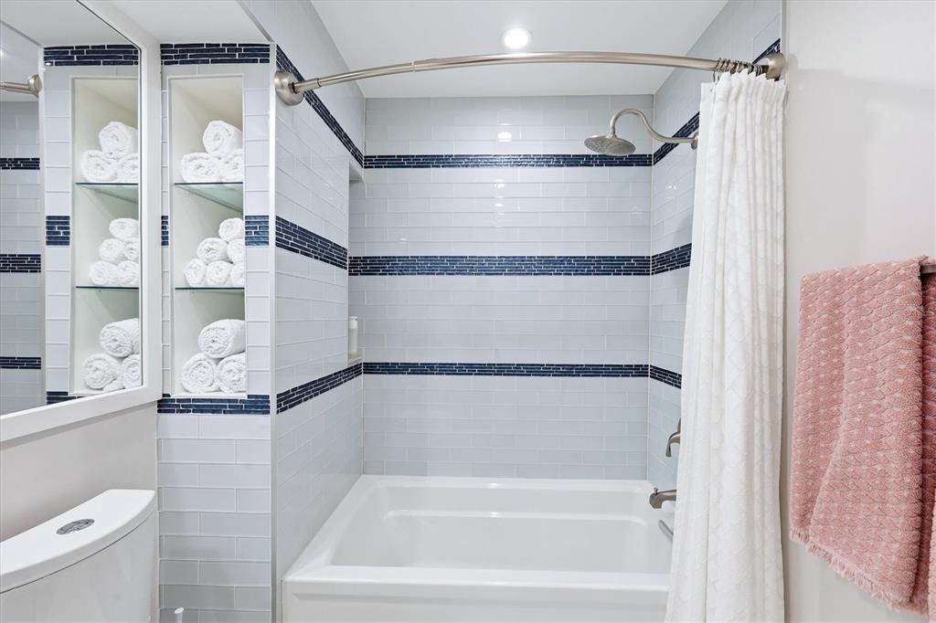Active With Contract: $625,000 (2 beds, 2 baths, 1720 Square Feet)