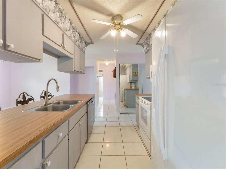 На продажу: $199,000 (2 спален, 2 ванн, 1793 Квадратных фут)