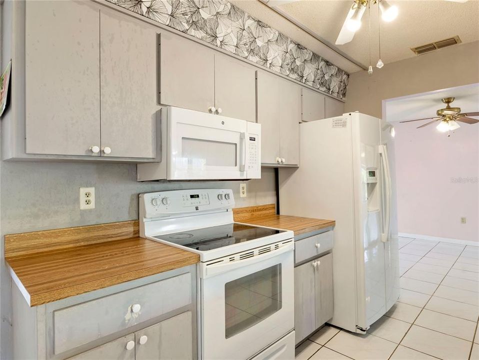 На продажу: $199,000 (2 спален, 2 ванн, 1793 Квадратных фут)