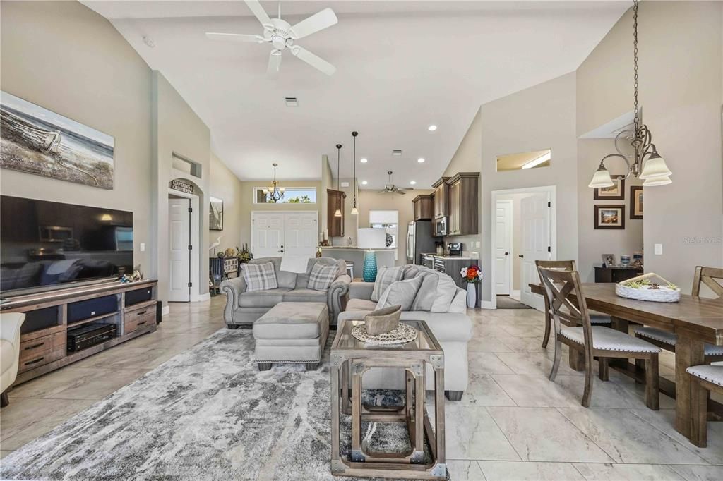 Active With Contract: $534,900 (3 beds, 2 baths, 1468 Square Feet)