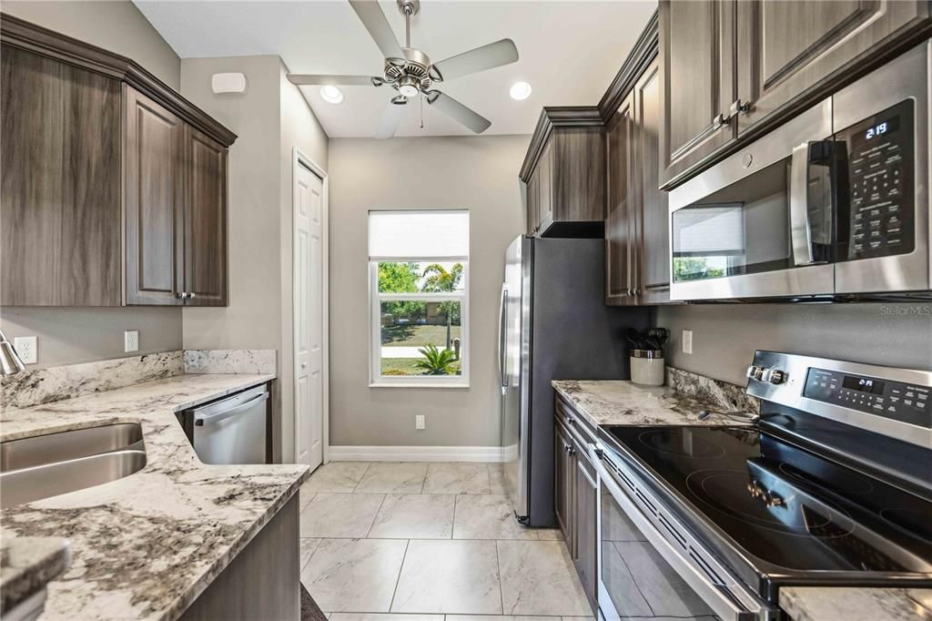 Active With Contract: $534,900 (3 beds, 2 baths, 1468 Square Feet)