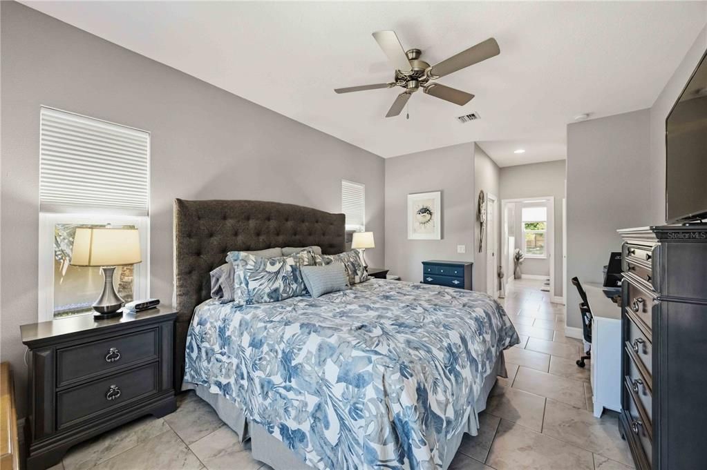 Active With Contract: $534,900 (3 beds, 2 baths, 1468 Square Feet)