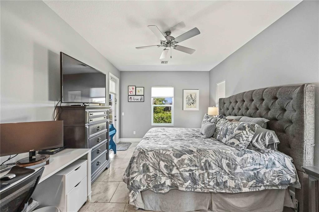 Active With Contract: $534,900 (3 beds, 2 baths, 1468 Square Feet)