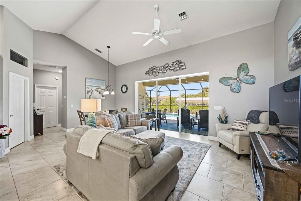 Active With Contract: $534,900 (3 beds, 2 baths, 1468 Square Feet)