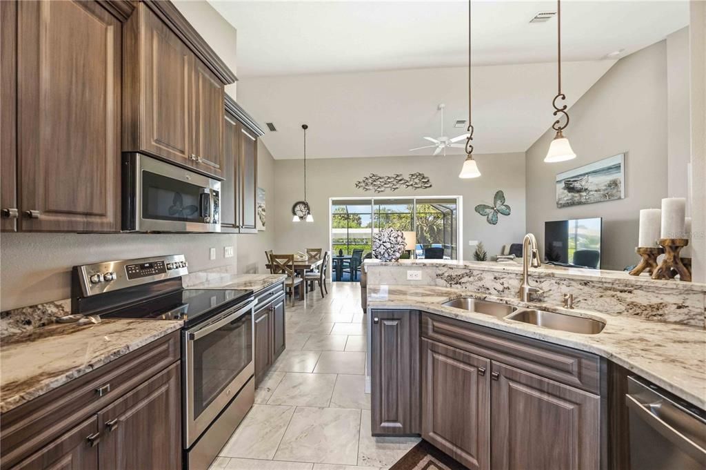 Active With Contract: $534,900 (3 beds, 2 baths, 1468 Square Feet)