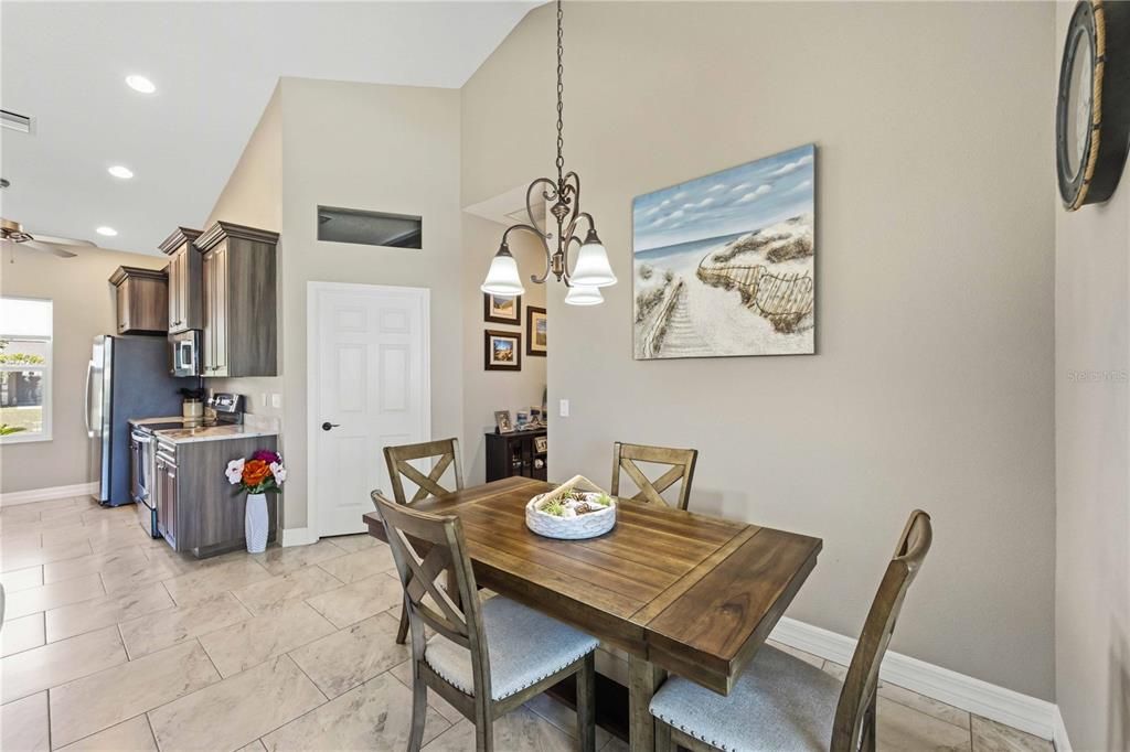 Active With Contract: $534,900 (3 beds, 2 baths, 1468 Square Feet)