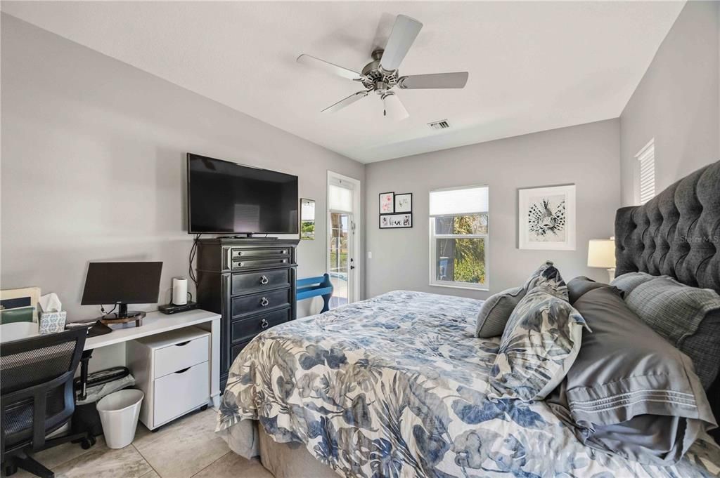 Active With Contract: $534,900 (3 beds, 2 baths, 1468 Square Feet)