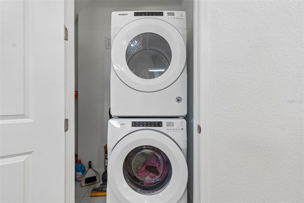 Activo con contrato: $3,995 (3 camas, 2 baños, 1995 Pies cuadrados)
