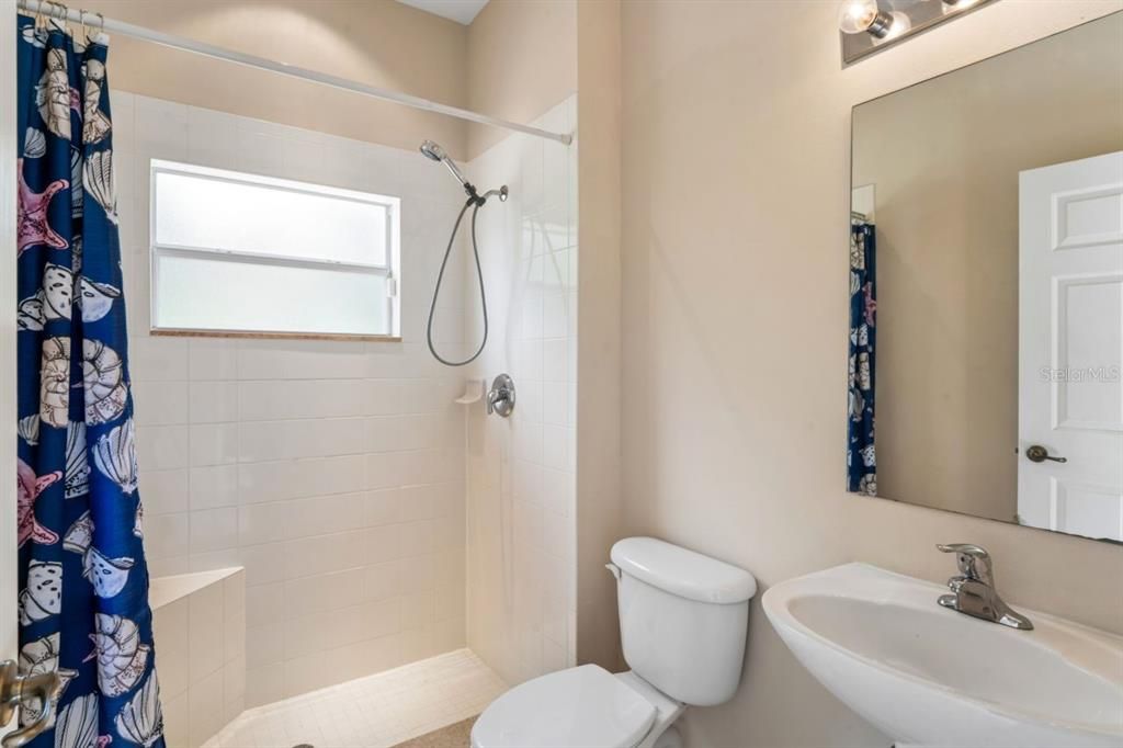For Sale: $470,000 (5 beds, 3 baths, 2635 Square Feet)