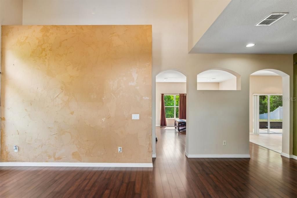 For Sale: $470,000 (5 beds, 3 baths, 2635 Square Feet)