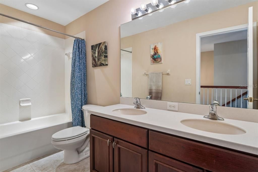 For Sale: $470,000 (5 beds, 3 baths, 2635 Square Feet)