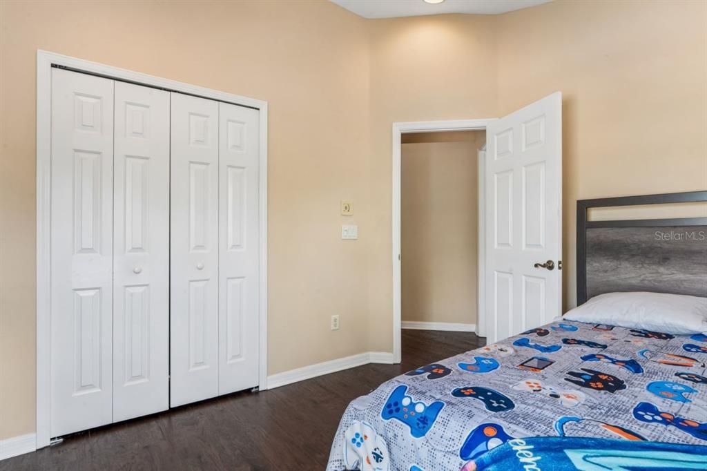 For Sale: $470,000 (5 beds, 3 baths, 2635 Square Feet)