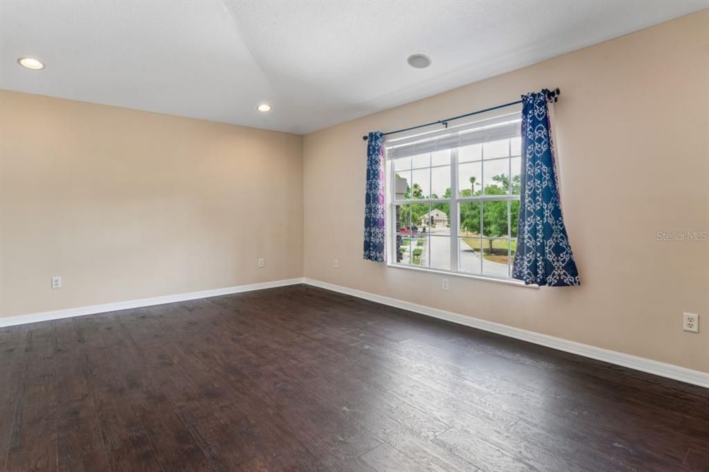 For Sale: $470,000 (5 beds, 3 baths, 2635 Square Feet)