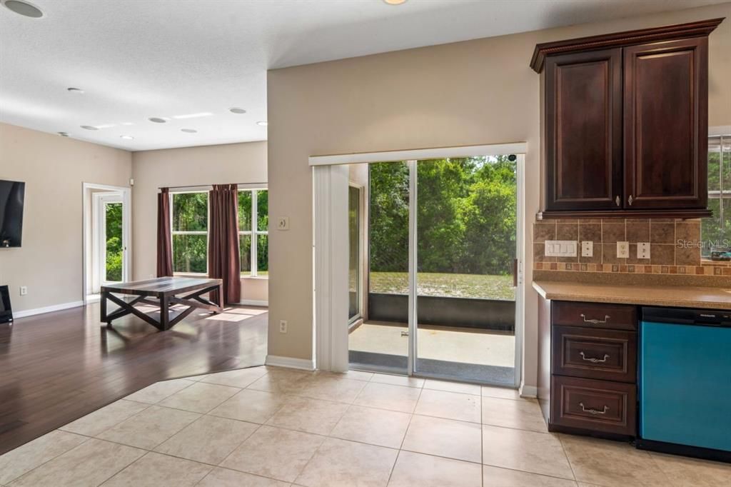For Sale: $470,000 (5 beds, 3 baths, 2635 Square Feet)