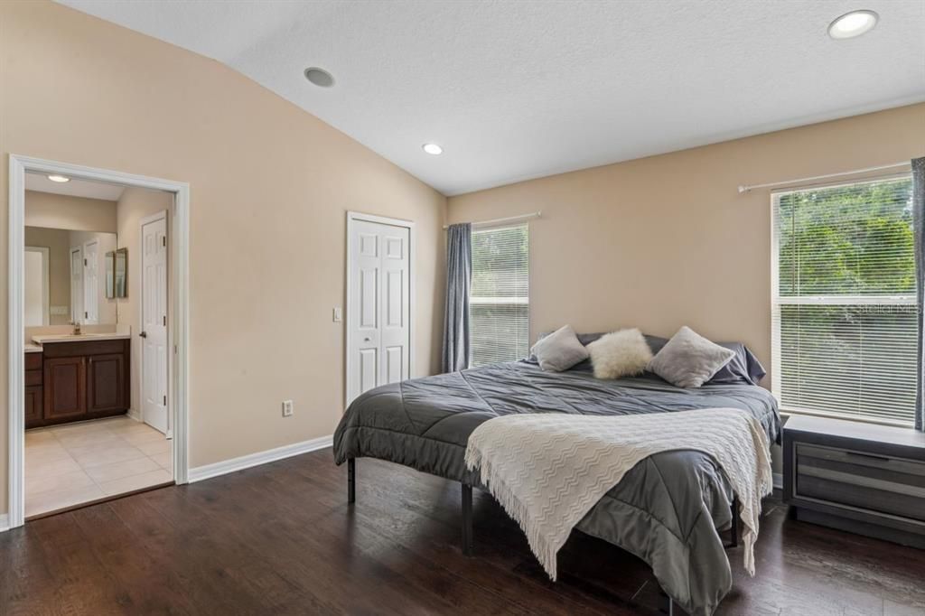 For Sale: $470,000 (5 beds, 3 baths, 2635 Square Feet)