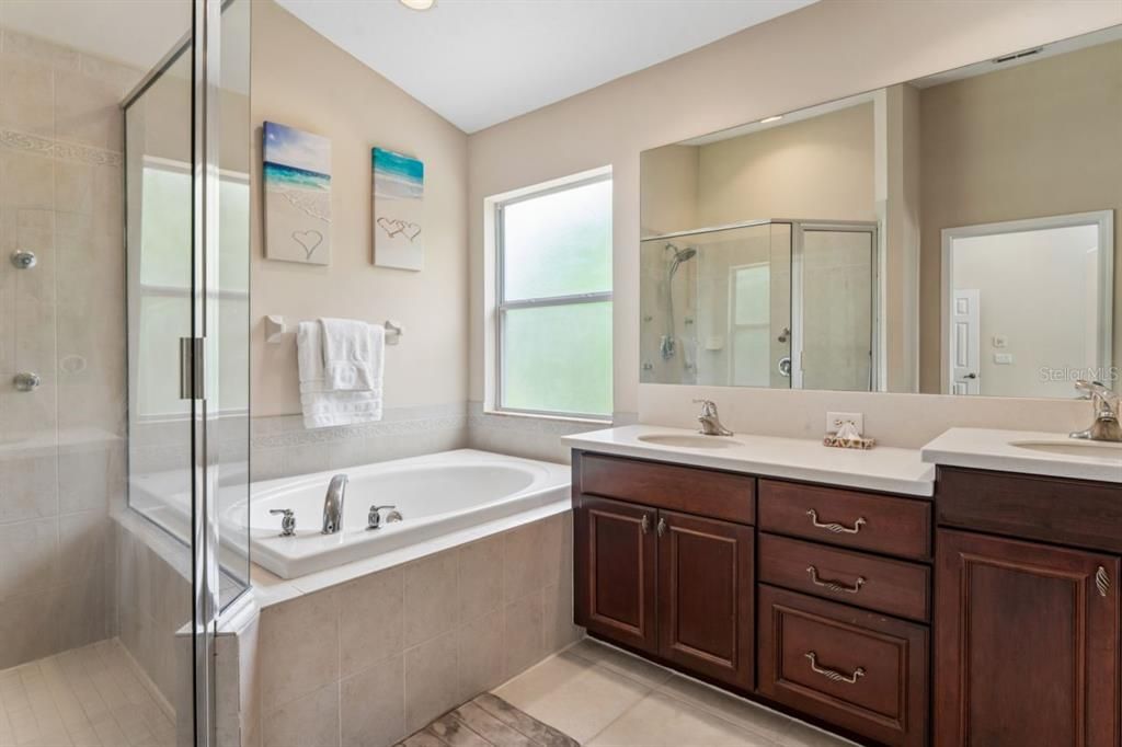 For Sale: $470,000 (5 beds, 3 baths, 2635 Square Feet)